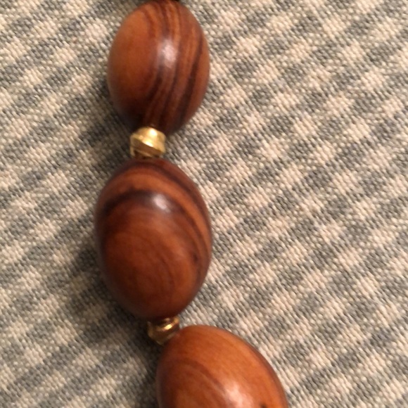 VINTAGE NECKLACE 15” WOODEN BEADED GOLD TONED ACCENTS GRADUATED BOHEMIAN - #340 - Picture 2 of 6